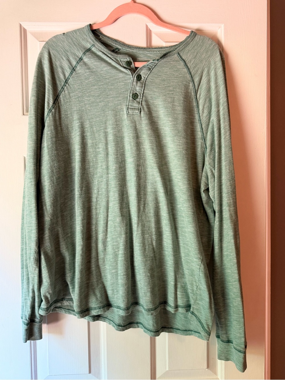urban pipeline Long Sleeve Henley in Light Green